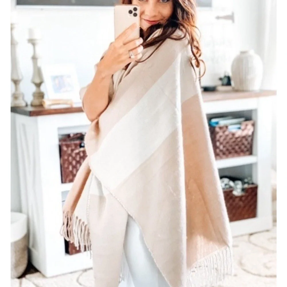 Soia & Kyo‎ Woven Scarfigan Wrap Shawl Poncho One Size Ivory Mauve Fringe Cozy